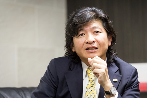 代表取締役社長　馬本英一