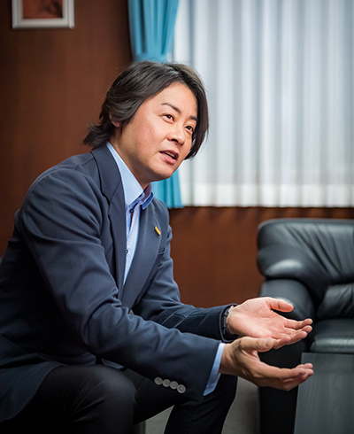 取材にご協力いただいた株式会社エコワスプラントの皆さんと記念撮影