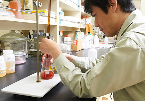 洗濯科学研究所では、環境に配慮した技術開発と自社業務の検証を行っている。