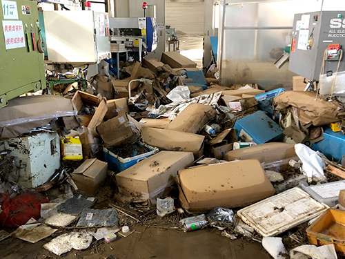 退水直後の工場内の様子とキュービクル。